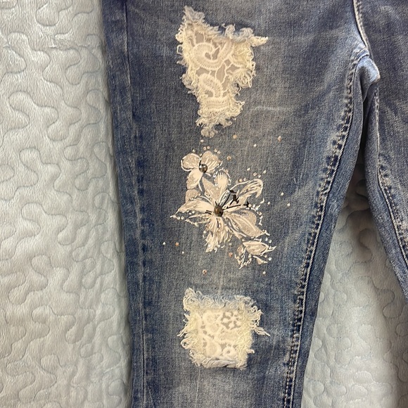 Seven7 limited edition high rise white & paint deco, lace tiny gems - Picture 4 of 11